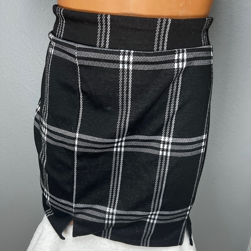 Plaid Black and White Women's Skirt SZ L